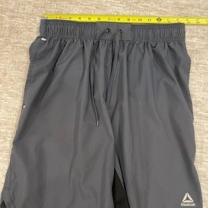 Reebok men's gray athletic soccer shorts size medium